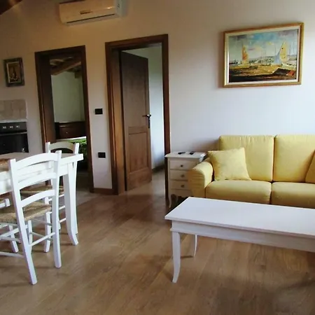 Sandra *
